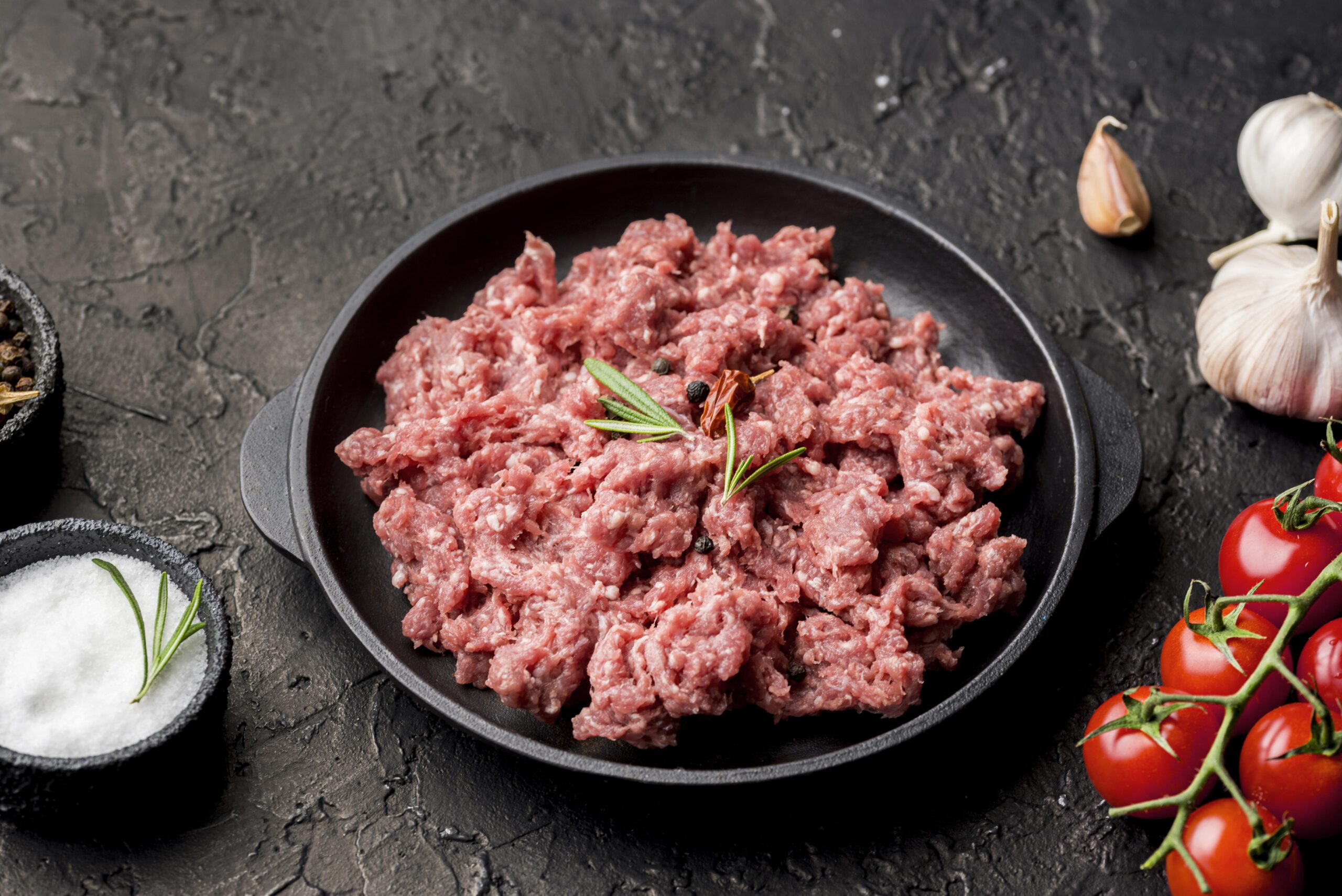 meat-plate-with-tomatoes-garlic